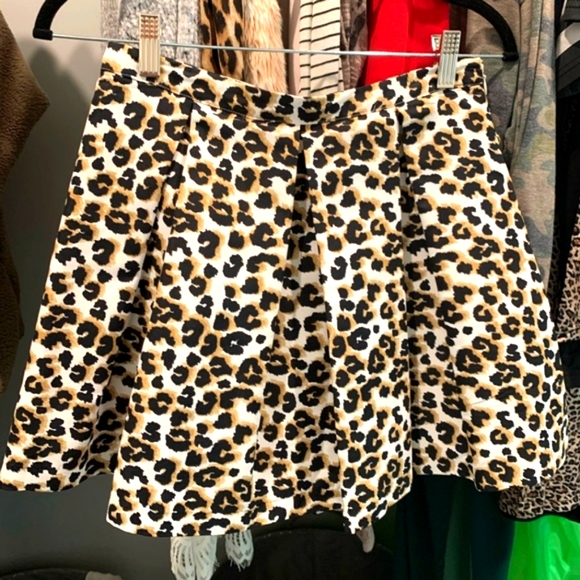 Leopard print lined pleated mini skirt - Picture 2 of 4
